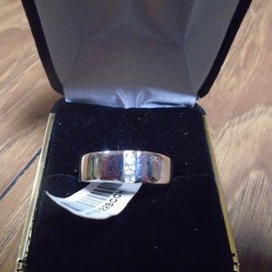 Band with 3 cz's size 8